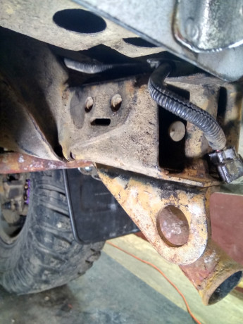 Силовой бампер задний стеклопластиковый (в сборе) на Mitsubishi Pajero Sport I купить недорого с доставкой в Каменск-Шахтинский